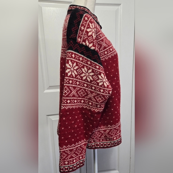 Vintage L.L. Bean red and white snowflake wool pullover sweater - Picture 7 of 10